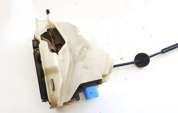 Volkswagen Jetta V Rear door lock 1K5839086C