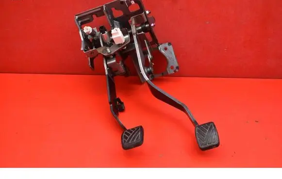 Suzuki Grand Vitara II Accelerator throttle pedal