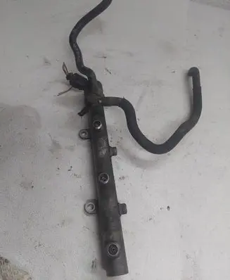Audi A6 S6 C6 4F Fuel distributor 057130764F 0281002854 059130090AG
