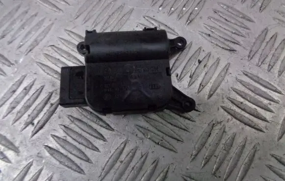 Opel Meriva B A/C air flow flap actuator/motor 0132801356
