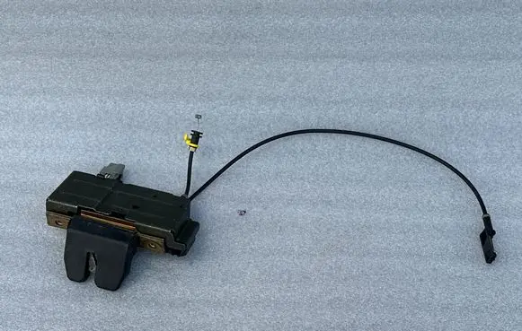 Volvo XC90 Engine bonnet/hood lock/catch 8613831 04164