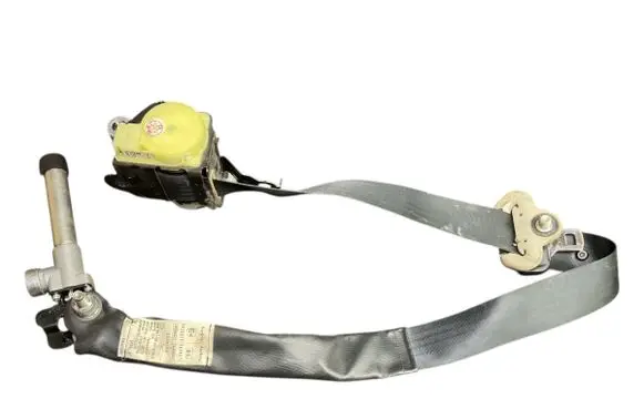 Mazda 3 II Front seatbelt T89404T