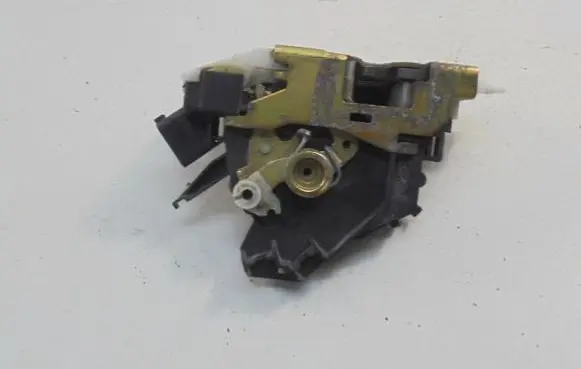 Ford Mondeo Mk III Front door lock 2S4A-A21813-FA