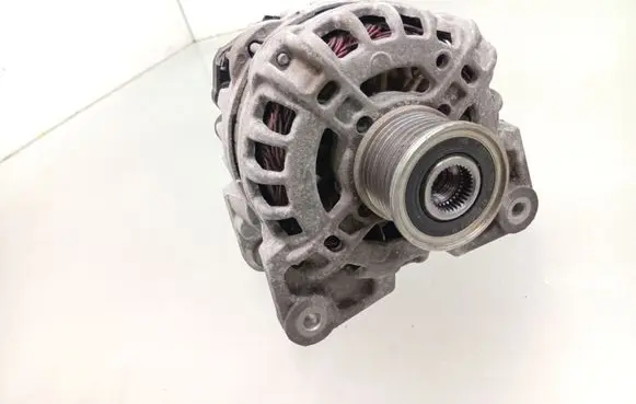 Dacia Sandero II Generator/alternator 231005079R