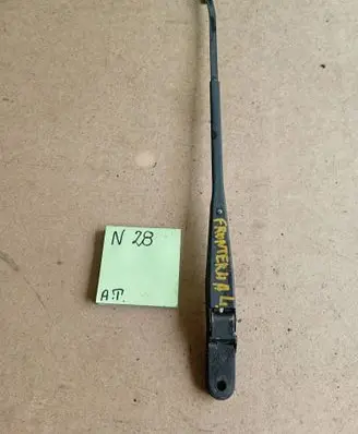 Opel Frontera A Front wiper blade arm 689647688