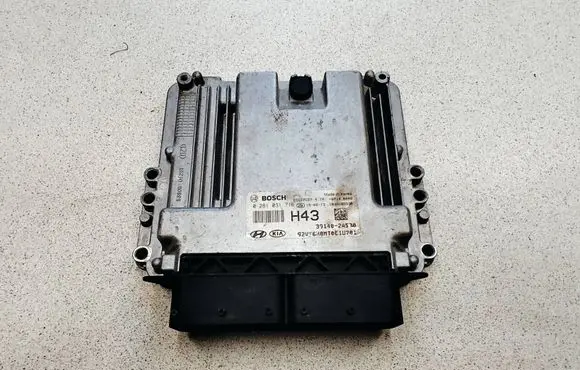 Hyundai Tucson TL Engine control unit/module EDC17C57 391402A530 0281031716