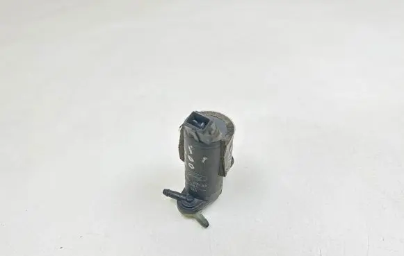Ford Focus Windscreen/windshield washer pump 93BB17K624BA