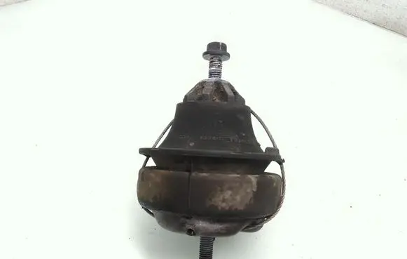 Engine mount bracket