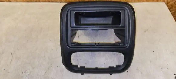 Renault Trafic III (X82) Radio/GPS head unit trim 678700458R