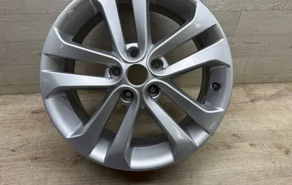 Nissan Juke I F15 R17 alloy rim N45701