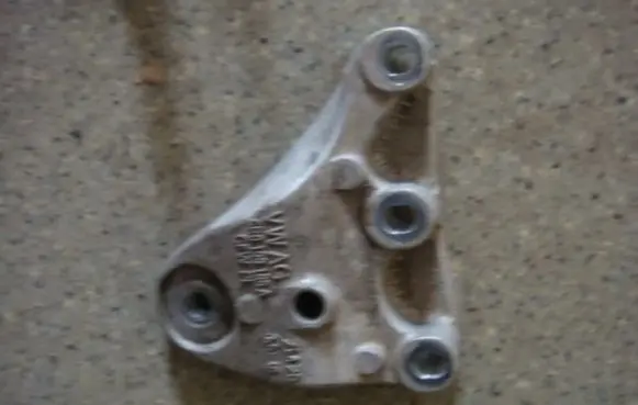 Skoda Fabia Mk3 (NJ) Engine mounting bracket