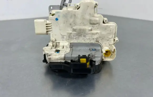 Audi A4 S4 B7 8E 8H Front door lock 8E1837015AA