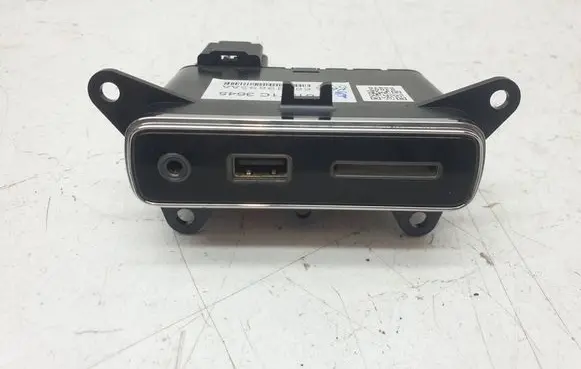 Dodge Durango USB socket connector 68289895AA 68289895 61571C3645