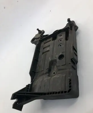 Volkswagen PASSAT B8 Battery tray 5q0915331k