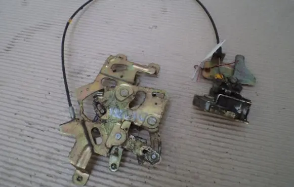 Nissan Serena Rear door lock