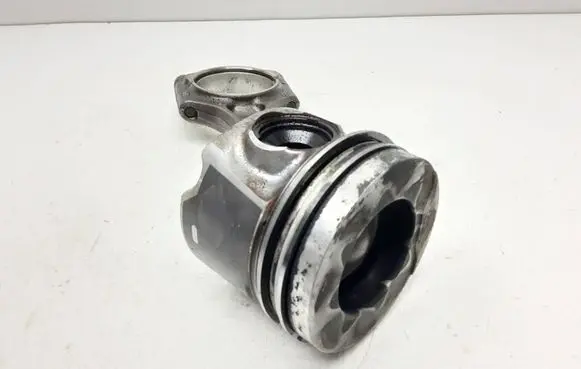 Volvo V60 Piston with connecting rod 82L175