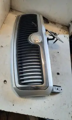Skoda Fabia Mk1 (6Y) Front bumper upper radiator grill 6Y0823573