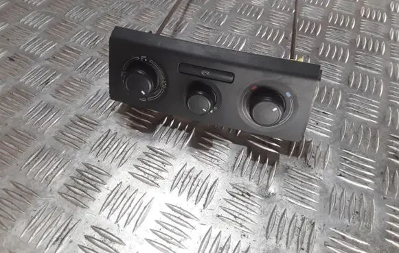 Skoda Fabia Mk2 (5J) Climate control unit 5J0819045