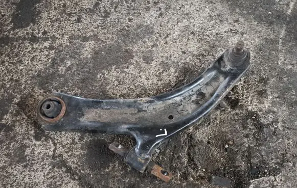 Nissan Qashqai+2 Front lower control arm/wishbone