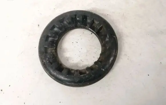 Ford Focus Front coil spring rubber mount av615599ea av61-5599-ea