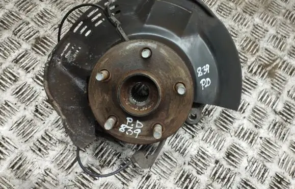 Toyota C-HR I Front wheel hub