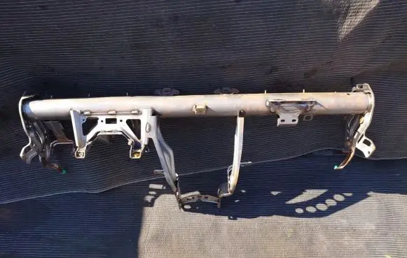 Opel Corsa E Dashboard cross member/frame bar 13365772