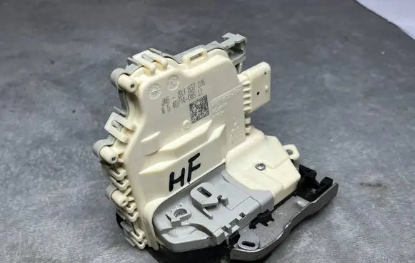 Audi A3 S3 8V Rear glass lock/latch X10 8X1837016
