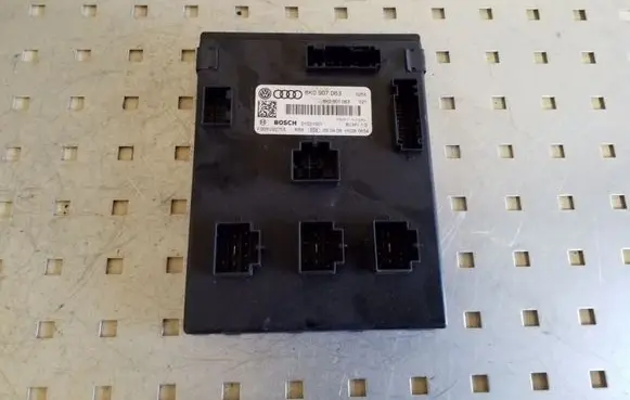 Audi A4 S4 B8 8K Comfort/convenience module 8K0907063
