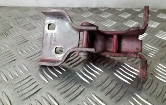Opel Vivaro Front door lower hinge 