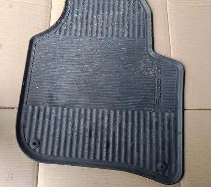 Skoda Superb B6 (3T) Rear floor mat 3T0862452 DCC800001 86D1426