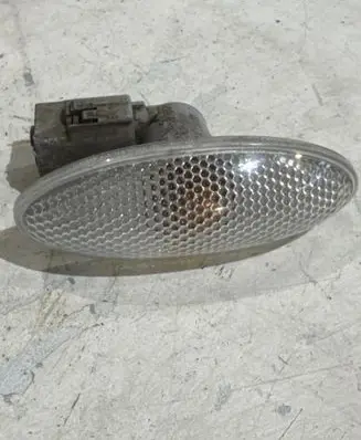 Front fender indicator light