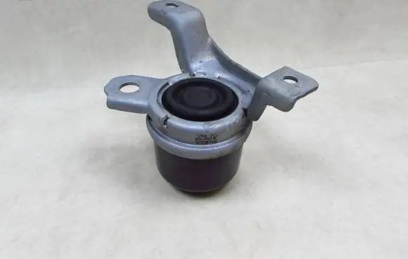Volvo S60 Engine mount bracket 8G9N-6F012-BB 54585