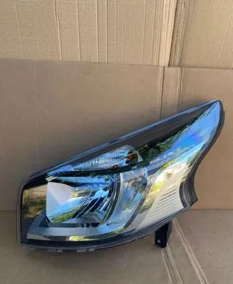 Opel Vivaro Headlight/headlamp 260608912R