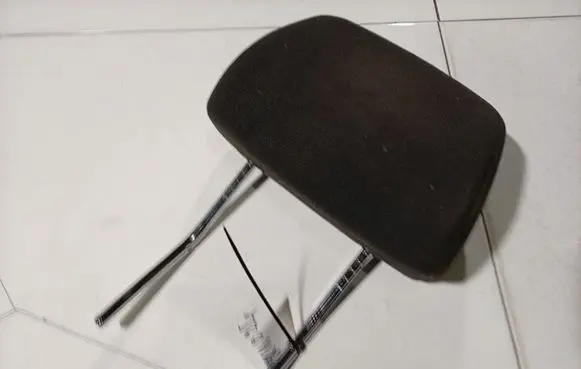 Opel Astra H Front seat headrest 