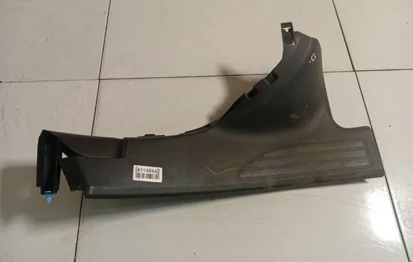 Peugeot 508 Rear sill trim cover 9686361577