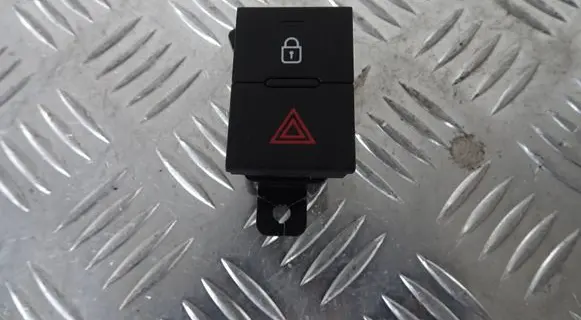 Hyundai i20 (BC3 BI3) Hazard light switch 93790-Q0000
