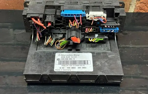 Mercedes-Benz CLK A209 C209 Fuse box set 2095451401