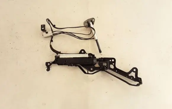 Volvo C70 Tailgate/trunk/boot hinge