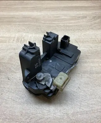 Opel Signum Rear door lock 24447345