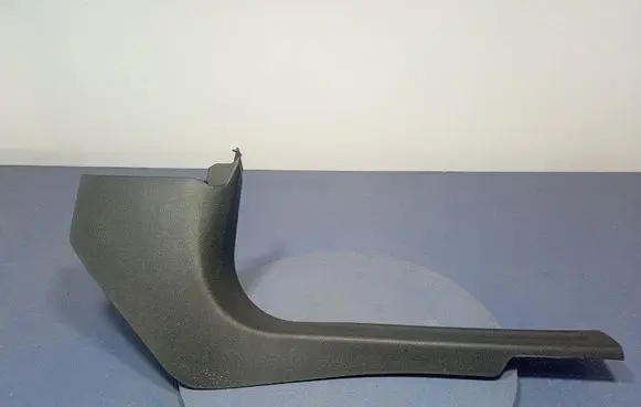 Maserati Levante Foot area side trim 670040373