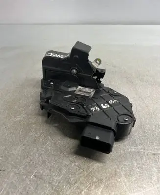 Volvo S70 V70 V70 XC Front door lock 31253665
