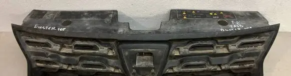 Dacia Duster Front grill 623100838R M02403