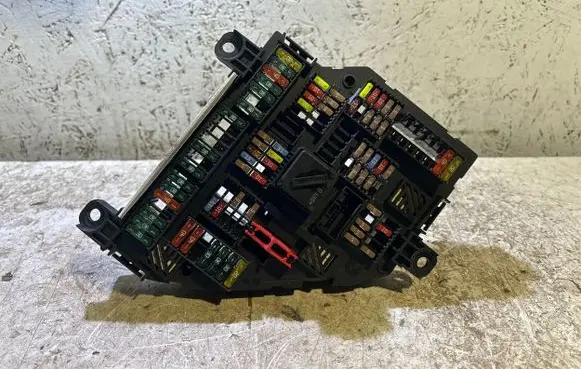BMW 5 F10 F11 Fuse module 9234423 01147641 217033452F