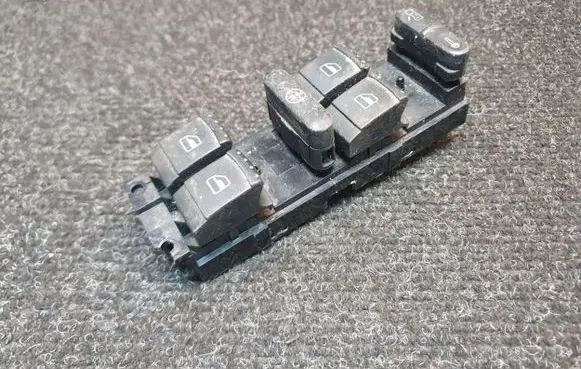 Volkswagen PASSAT B5 Electric window control switch 1J4959857 F005S00011