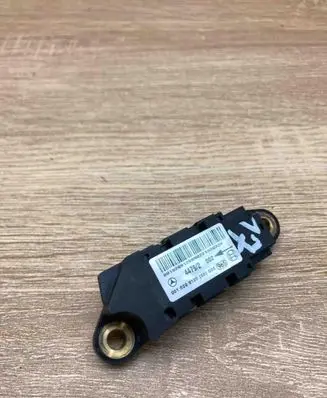 Mercedes-Benz E W211 Airbag deployment crash/impact sensor 0018209126