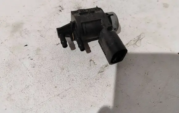 Audi A6 S6 C6 4F Turbo solenoid valve 1K0906283A