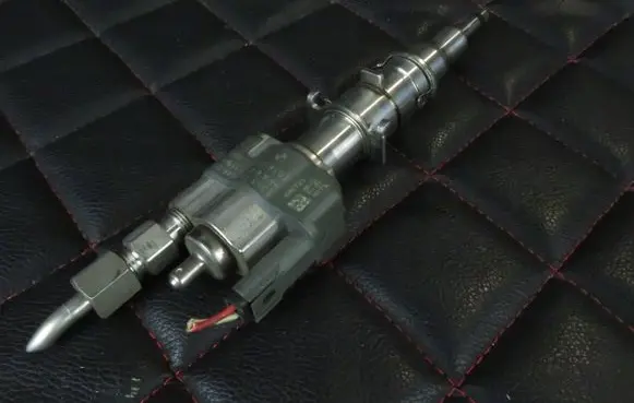 BMW 3 E90 E91 Fuel injector 758904807