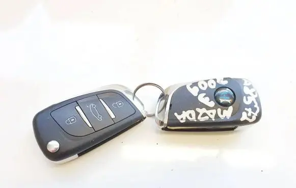 Mazda 3 II Ignition key/card 