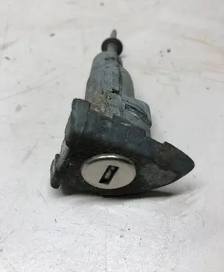 Volkswagen PASSAT B7 Front door lock (next to the handle) 3C0837167B