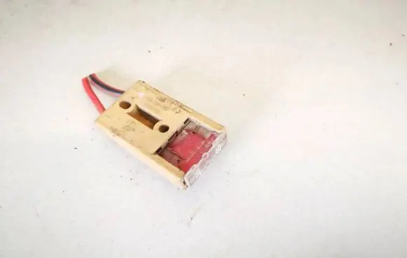 Volkswagen PASSAT B5 Fuse 8a0937530